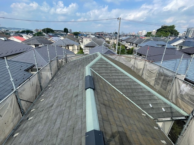今回は川口市で屋根カバー工事のご紹介でした。　今回の屋根㎡数：　　　㎡ その他にも違う材料を使ったカバー工法をご紹介出来ればと思います。  TikTokで会社の日常もアップしております。下記リンクをクリック！！！　★絶賛バズり中★ アカウント名：バズルーフ  今後も会社の楽しい日常と工事に関してのブログをあげてまいりますので 応援・フォローよろしく～！！！